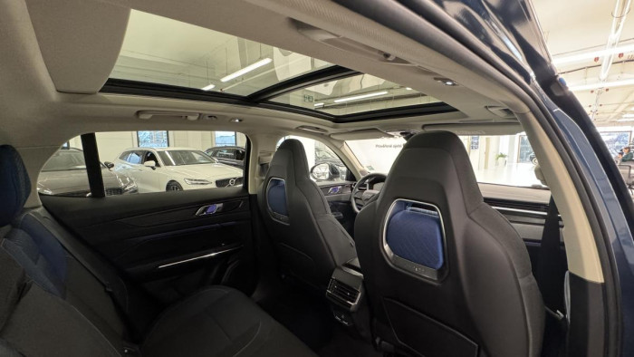 Lynk & Co 01 PHEV DCT AUT