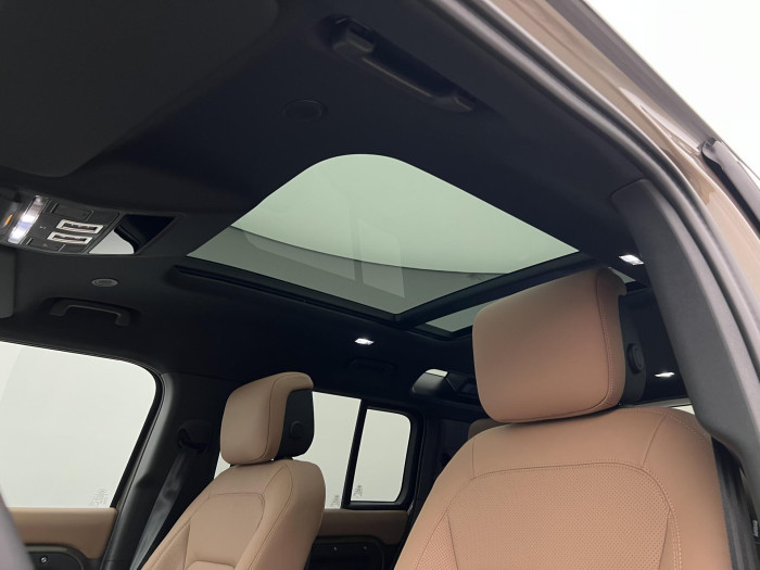 Land Rover Defender 110 D300 X-DYN. HSE REZERVACE 3.0 d