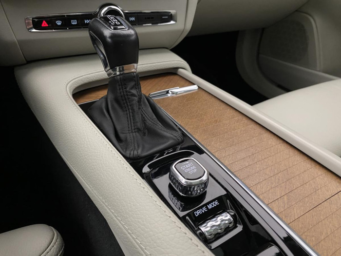 Volvo V90 D4 INSCRIPTION AUT REZERVACE 2.0 d