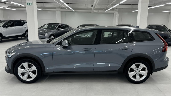 Volvo V60 CROSS COUNTRY B4 REZERVACE