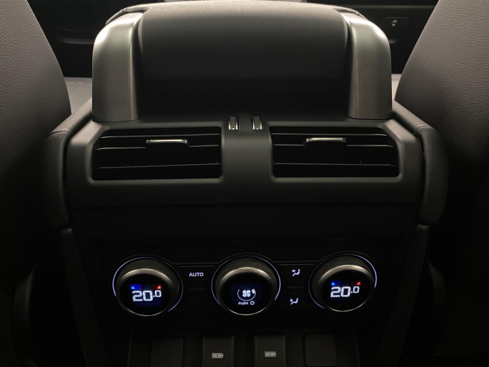 Land Rover Defender 130 D300 SE AWD AUT CZ 3.0 d SE