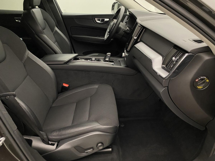 Volvo XC60 B4 AWD MOMENTUM REZERVACE 2.0 Momentum