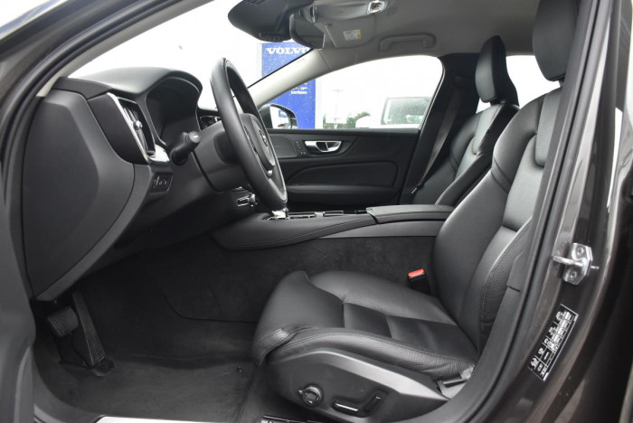 Volvo V60 T8 AWD RECHARGE REZERVACE