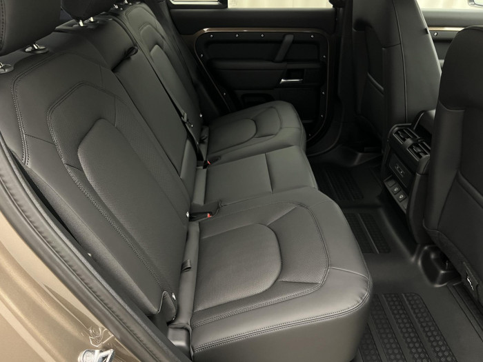 Land Rover Defender 110 D250 X-DYNAMIC SE AWD Aut 3.0 d Dynamic SE