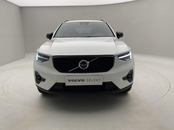 Volvo XC40 B4 PLUS DARK AUT REZERVACE