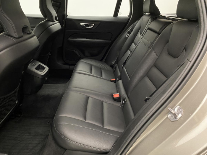 Volvo V60 B4 MOMENTUM AUT REZERVACE 2.0 Momentum
