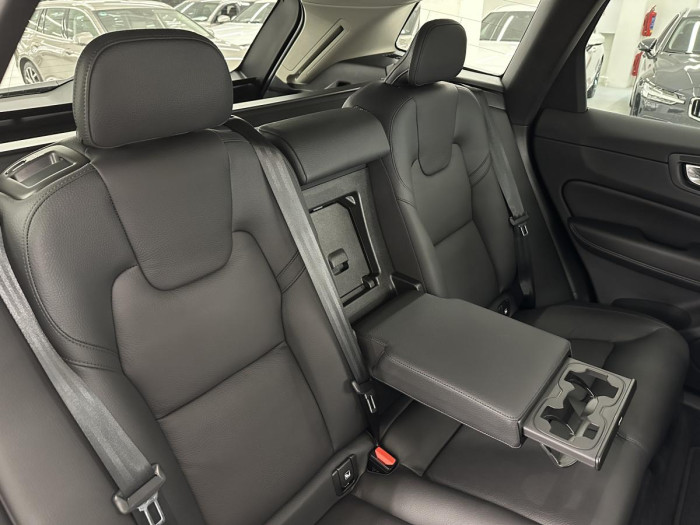 Volvo XC60 B4 AWD PLUS DARK REZERVACE 2.0 Plus