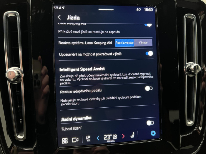 Volvo XC40 B3 PLUS DARK AUT CZ