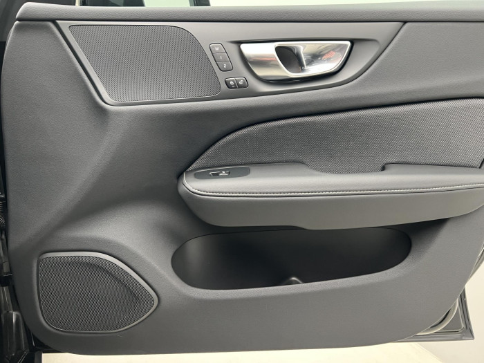 Volvo V60 B4 PLUS DARK AUT 1.maj.