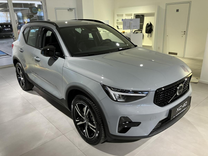Volvo XC40 B3 AUT DARK PLUS 2.0 Plus