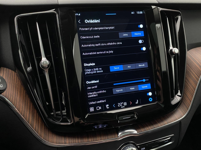 Volvo XC60 T6 AWD PLUS DARK REZERVACE