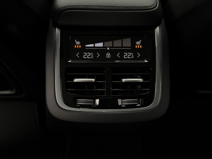 Volvo XC60 B4 AWD PLUS DARK AUT 1.maj