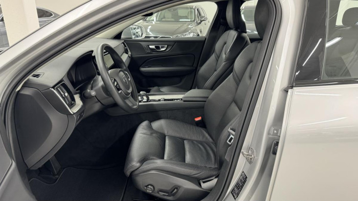 Volvo V60 CROSS COUNTRY B4 REZERVACE