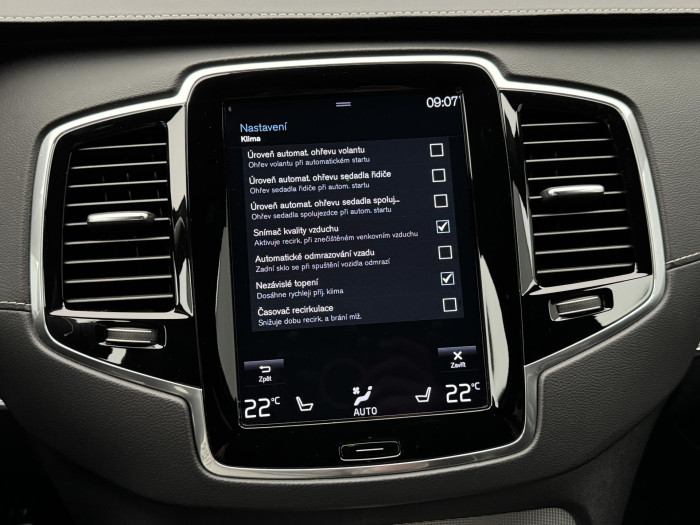 Volvo XC90 B5 AWD R-DESIGN REZERVACE