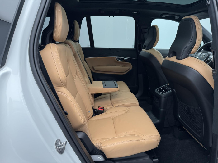 Volvo XC90 T8 AWD RECHARGE REZERVACE