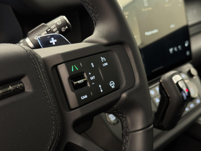 Land Rover Defender OCTA P635