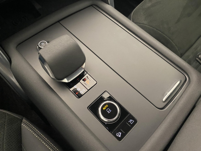 Land Rover Discovery D300 HSE AWD AUT 7míst 3.0 d