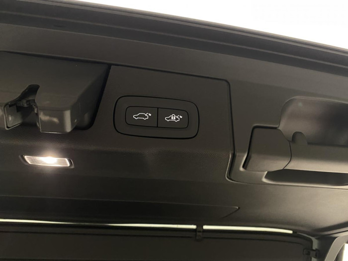 Volvo XC60 B5 AWD ULTIMATE AUT REZERVACE
