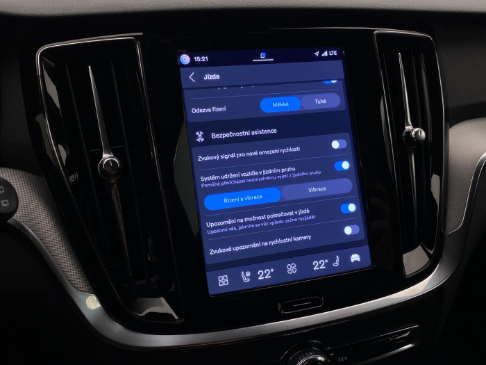 Volvo V60 T6 AWD PLUG-IN DARK PLUS CZ