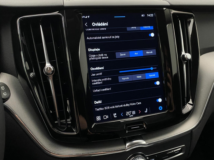 Volvo XC60 B4 AWD PLUS DARK REZERVACE