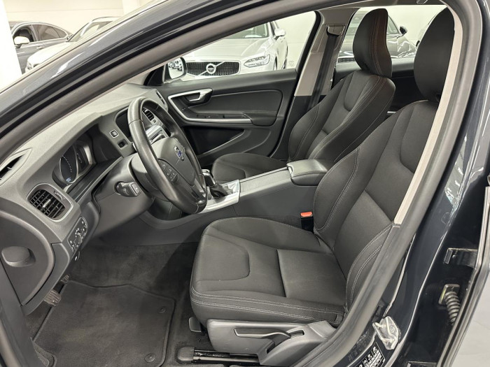 Volvo V60 D2 KINETIC NAVIGACE REZERVACE 2.0 d