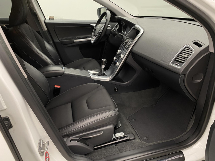 Volvo XC60 D5 AWD MOMENTUM CZ 2.4 d Momentum