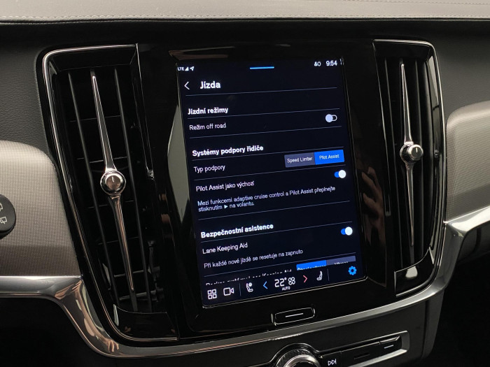 Volvo V90 CC B4 AWD PLUS AUT CZ 1.maj