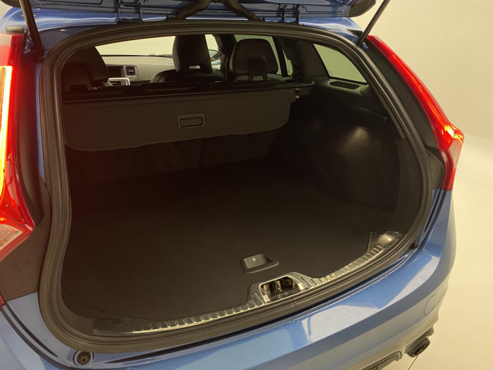 Volvo V60 T5 R-DESIGN AUT CZ