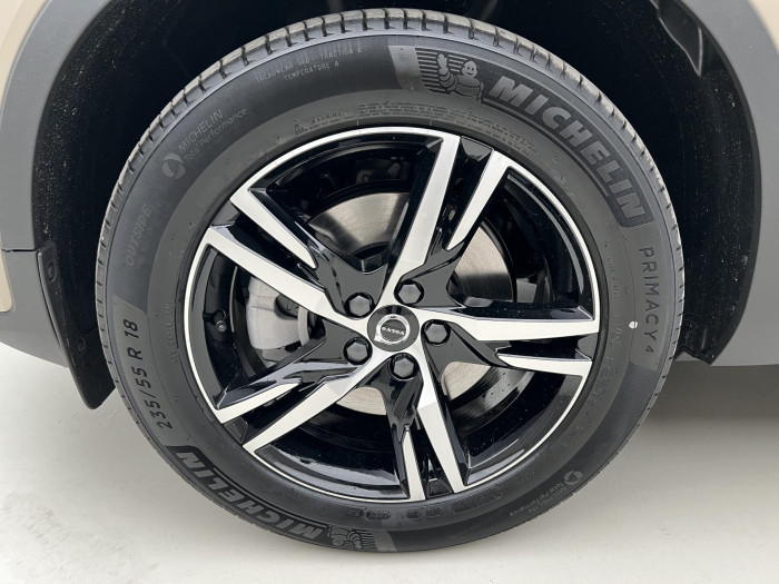 Volvo XC40 B3 DARK PLUS AUT