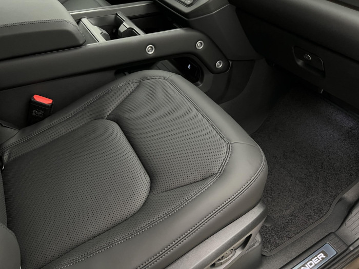 Land Rover Defender 110 D250 XDYNAMIC SE REZERVACE 3.0 d SE