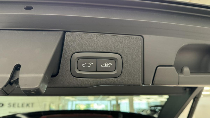 Volvo XC60 B4 AWD PLUS DARK REZERVACE 2.0 Plus