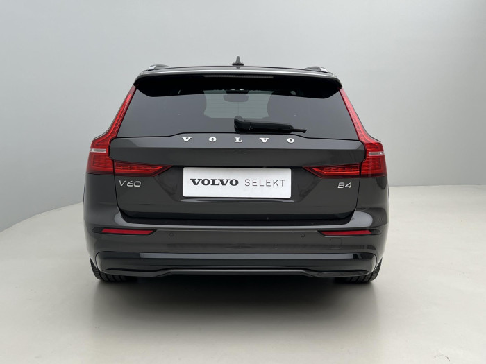 Volvo V60 B4 PLUS DARK AUT 1.maj.