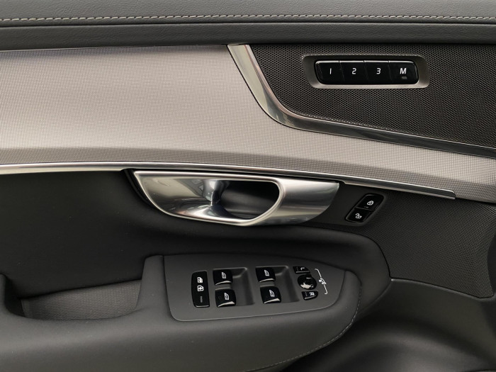 Volvo XC90 T8 AWD RECHARGE CORE AUT CZ 7m