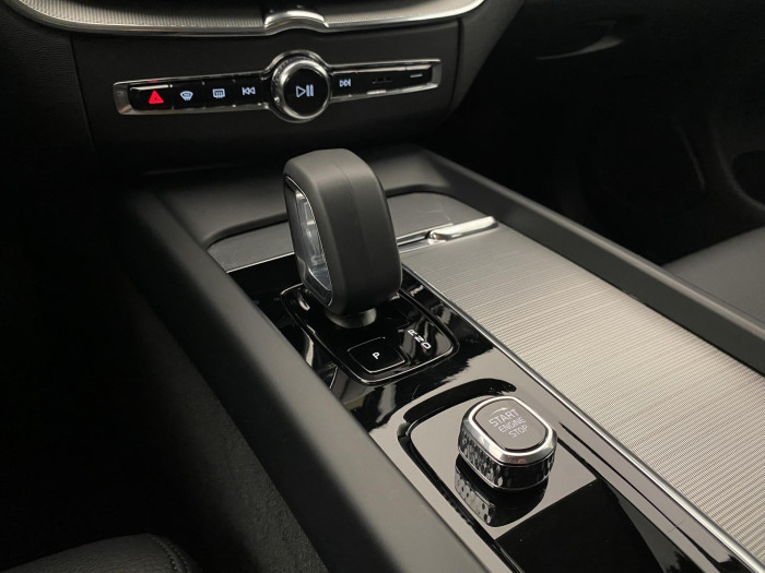 Volvo XC60 B4 AWD PLUS DARK AUT CZ