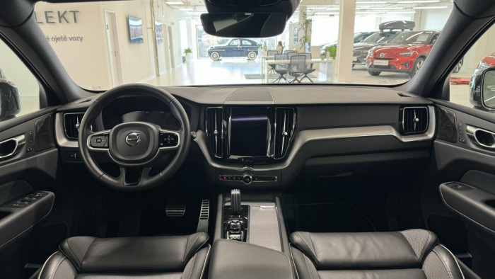 Volvo XC60 B4 AWD R-DESIGN REZERVACE