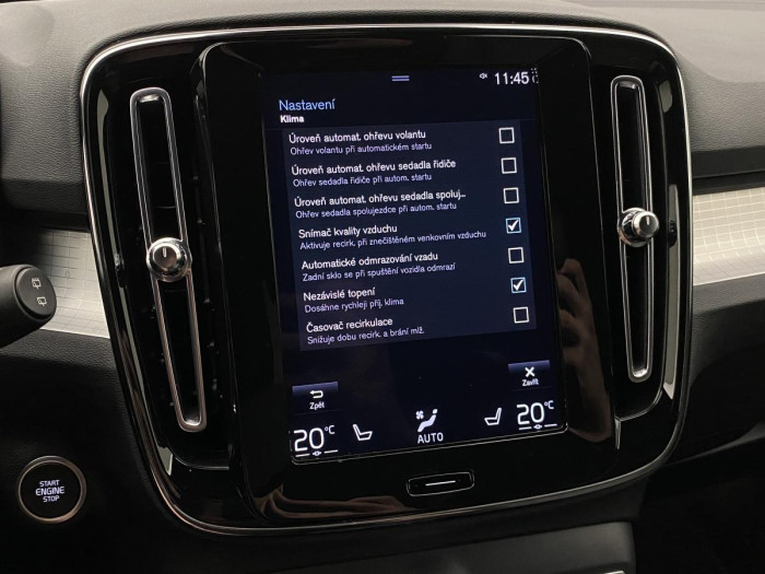 Volvo XC40 B4 MOMENTUM AUT REZERVACE 2.0 Momentum