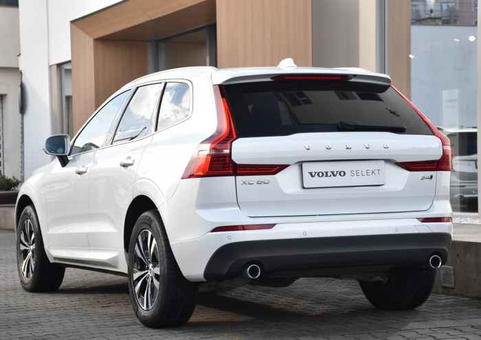 Volvo XC60 B4 AWD MOMENTUM REZERVACE 2.0 Momentum