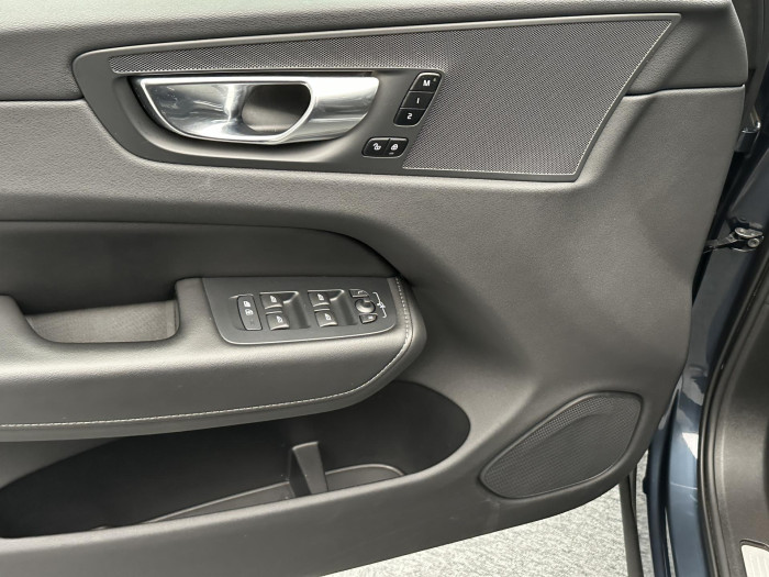 Volvo XC60 B4 AWD INSCRIPTION AUT