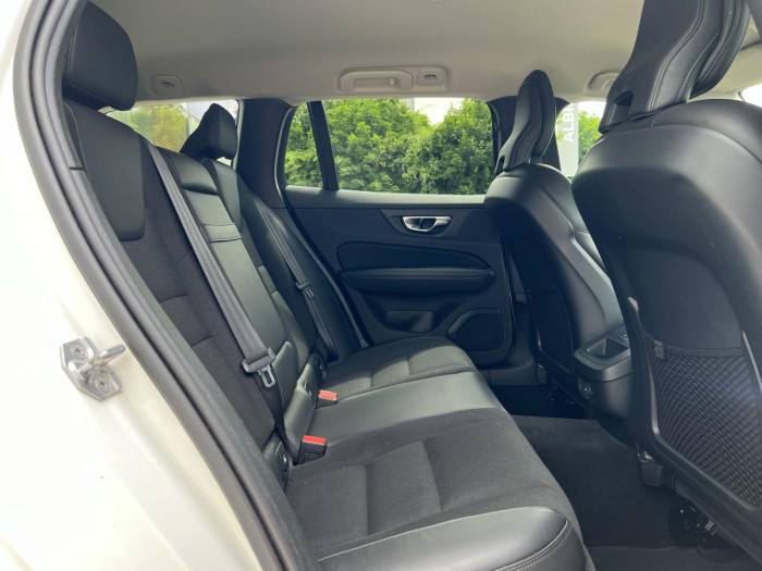 Volvo V60 CROSS COUNTRY B4 AWD Aut 1.maj