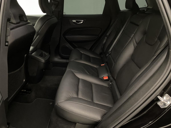 Volvo XC60 D4 MOMENTUM AUT REZERVACE 2.0 d Momentum