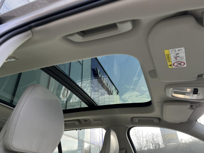 Volvo XC90 T8 AWD ULT. BRIGHT 7MÍSTNÁ Aut