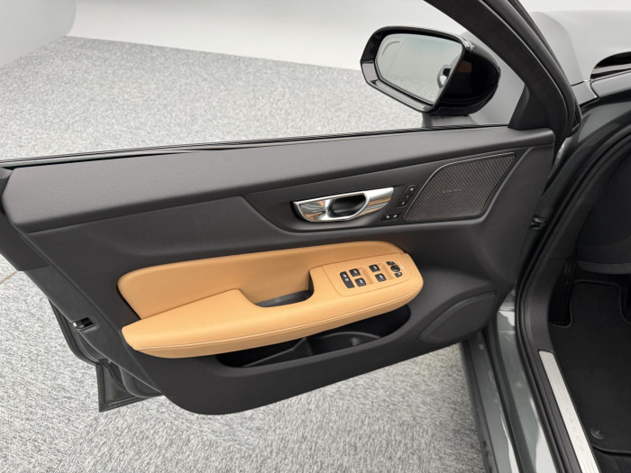 Volvo V60 B4 AUT DARK PLUS