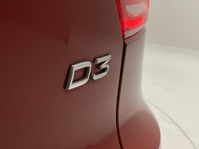 Volvo XC40 D3 MOMENTUM AUT REZERVACE 2.0 d Momentum