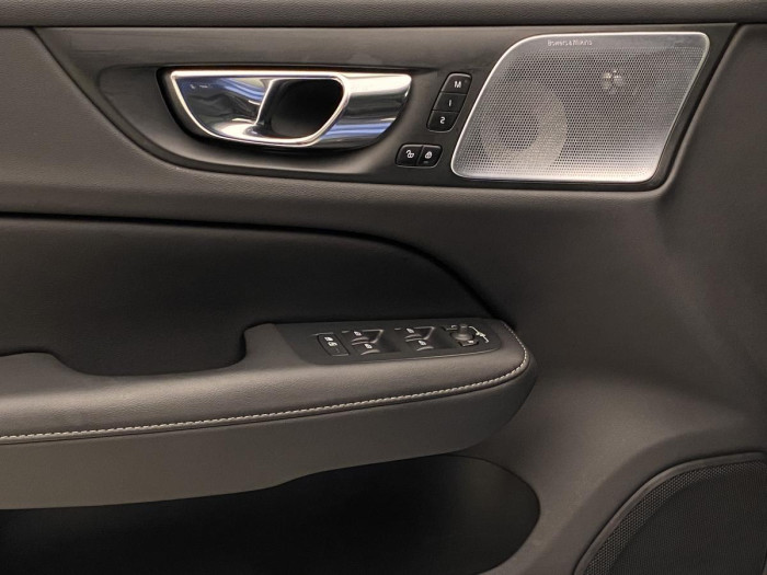 Volvo V60 B6 AWD R-DESIGN AUT REZERVACE