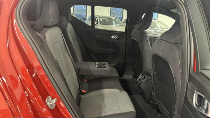 Volvo XC40 B3 CORE AUT REZERVACE