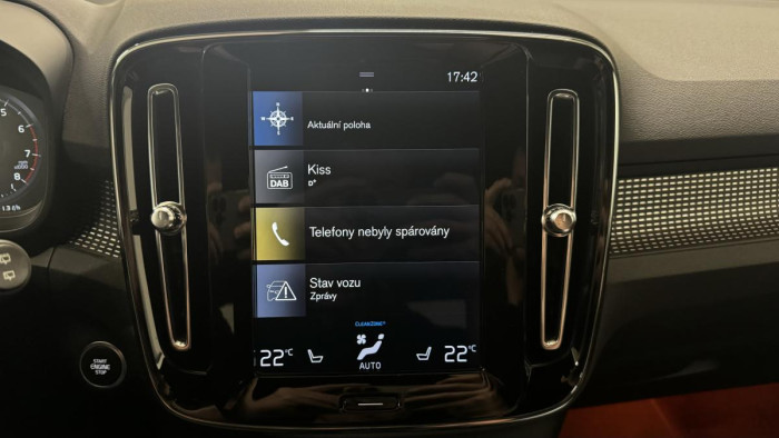 Volvo XC40 T4 AWD R-DESIGN REZERVACE