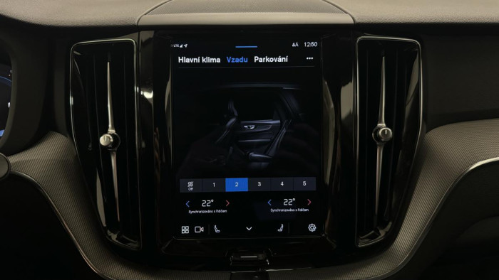 Volvo XC60 B4 PLUS DARK AUT REZERVACE 2.0 Plus