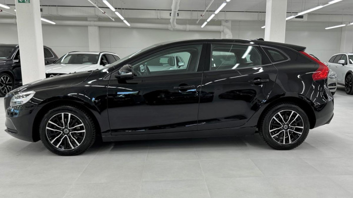 Volvo V40 D2 BLACK EDITION REZERVACE 2.0 d Edition