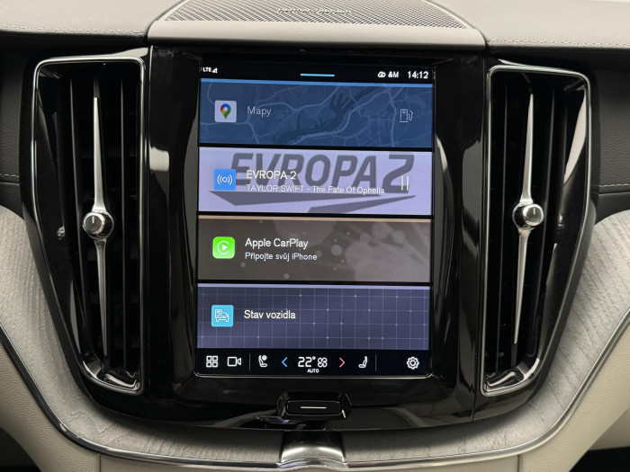 Volvo XC60 B5 AWD DARK ULTRA REZERVACE