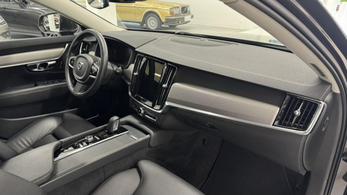 Volvo V90 B4 MOMENTUM ADVANCED REZERVACE 2.0 Momentum